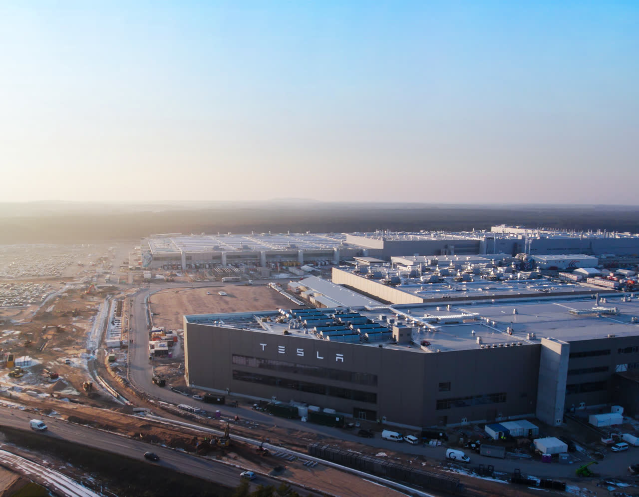 Teslas Gigafactory Berlin-Brandenburg i Tyskland, hvor Tesla Model Y til det danske marked bliver samlet